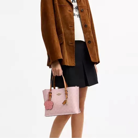 NWT Coach! Mollie Tote Bag 25
In Signature Canvas With Charms 🌸 - Picture 9 of 11